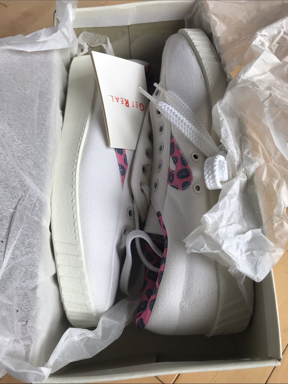 NWT women’s Tretorn Nylite white canvas tie Sneakers w pink paisley w box 8 - Picture 8 of 9